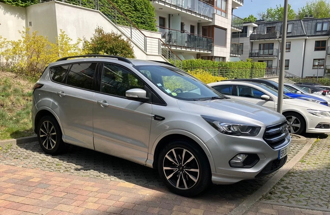 Ford Kuga cena 63000 przebieg: 105000, rok produkcji 2017 z Sopot małe 254